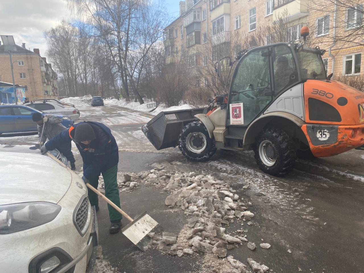 В Восточном продолжат уборку и вывоз снега